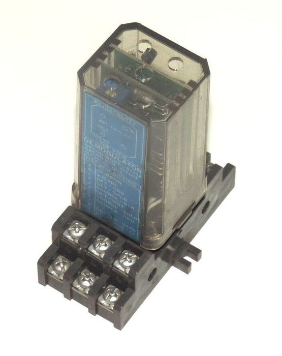 OPCON 8770A DEMODULATOR 102164 W/ DAYTON 5X853A SOCKET I02I64