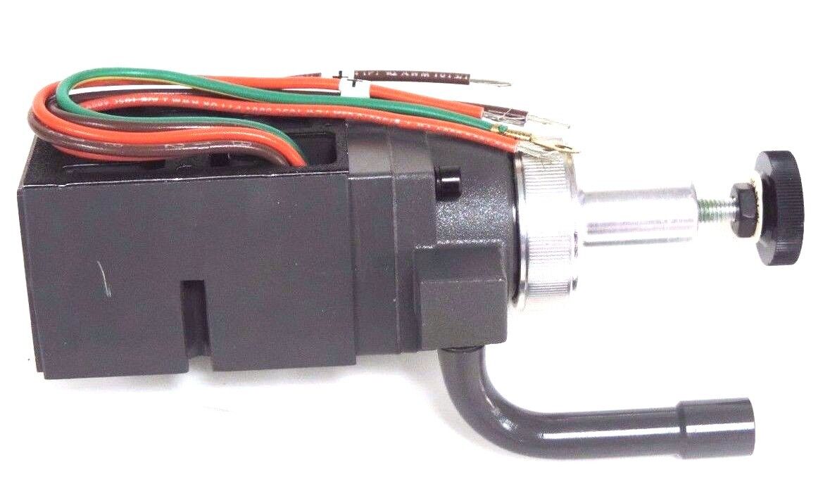 NEW NUMATICS 152RS100C000000 PRESSURE REGULATOR 10/130PSIG W/ 214-103 GAUGE