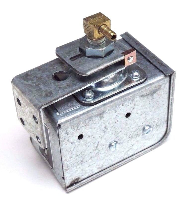 NIB JOHNSON CONTROLS P10BC-7C LOW PRESSURE CONTROL RANGE: 3 / 20 PSIG P10BC7C
