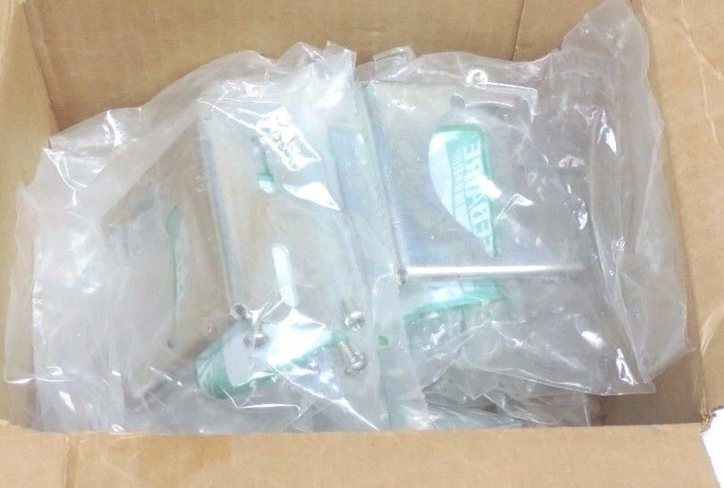 BOX OF 16 NEW SPEEDAIRE 4Z032 MOUNTING BRACKETS