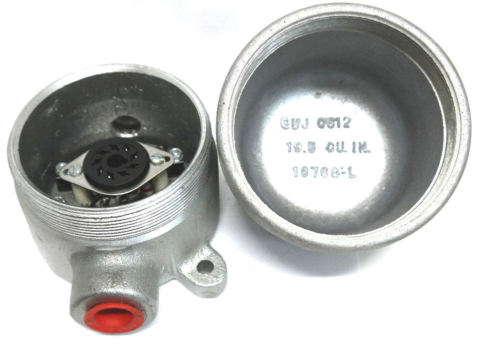 NEW CROUSE HINDS 10768-L EXPLOSION PROOF CONDUIT BOX  GUJ 0612, 19.5 CU. IN.