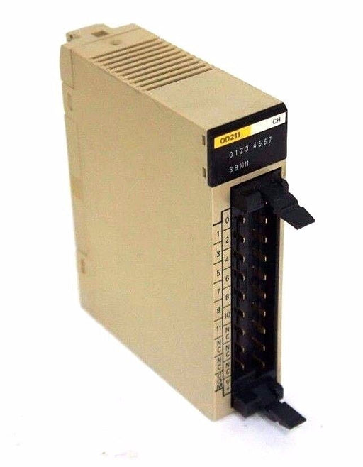 OMRON C200H-OD211 OUTPUT UNIT 24VDC 0.3A/POINT .2A UNIT C200H-0D211 - LOT OF 8