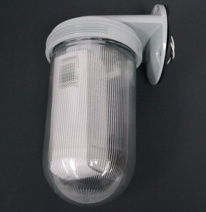 NIB RAB LIGHTING VXBR200S/F22 VAPORPROOF LIGHT FIXTURE 22W 120V WL BR 4" BX 1/2"
