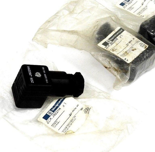 LOT OF 3 NEW TELEMECANIQUE ZCKJ922H4 FEMALE CONNECTORS