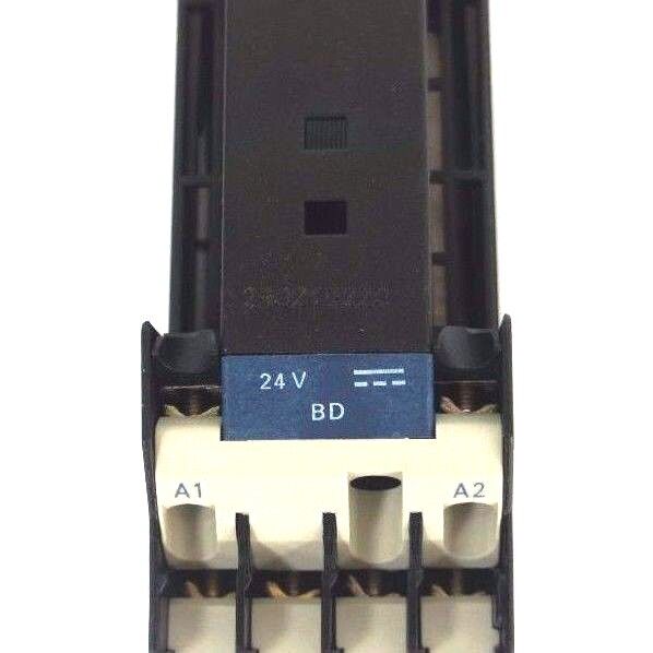 NIB TELEMECANIQUE CA3DN40BD CONTROL RELAY 24V DC, CA3-DN40