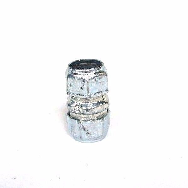 LOT OF 8 NEW THOMAS & BETTS 1/2" CONDUIT CABLE COUPLINGS