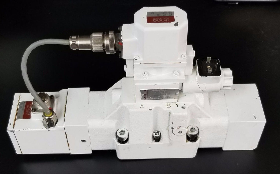 MOOG J061-111A HYDRAULIC VALVE ASSEMBLY J662C120 B97012-024