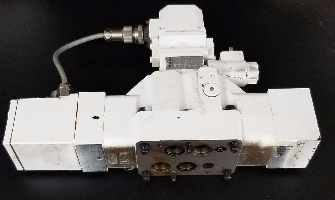 MOOG J061-111A HYDRAULIC VALVE ASSEMBLY J662C120 B97012-024