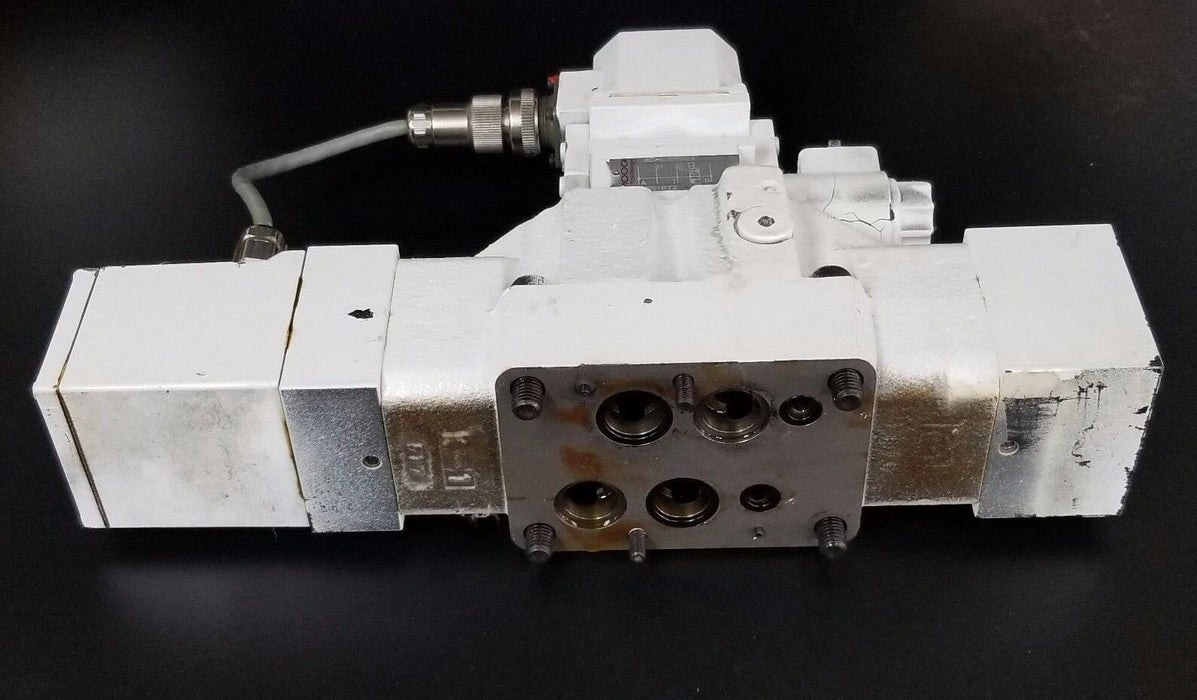 MOOG J061-111A HYDRAULIC VALVE ASSEMBLY J662C120 B97012-024