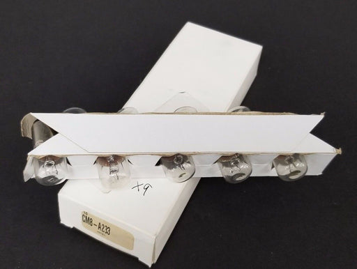 BOX OF 9 NEW CHICAGO MINIATURE CM8-A233 REPLACEMENT BULBS 24V