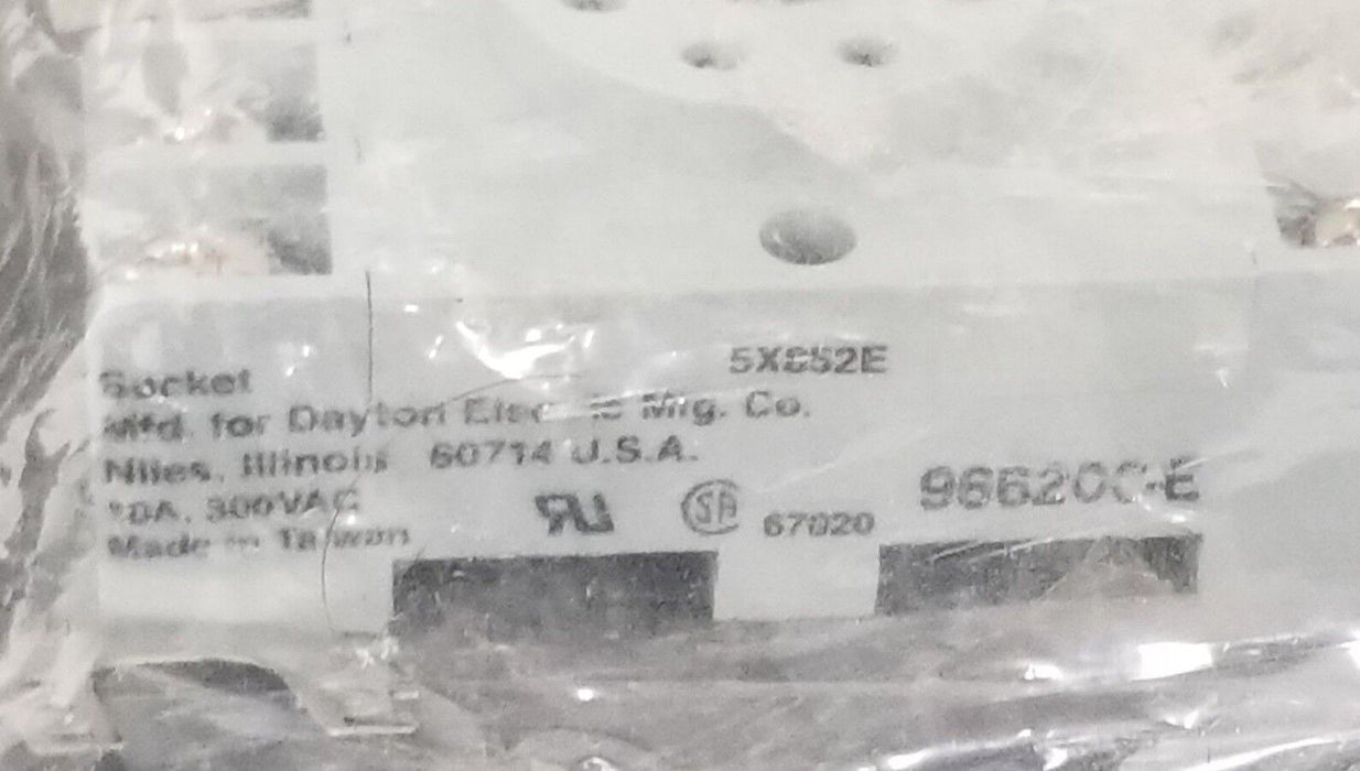 NEW DAYTON 5X852E RELAY SOCKET 10A, 300V, 8-BLADE