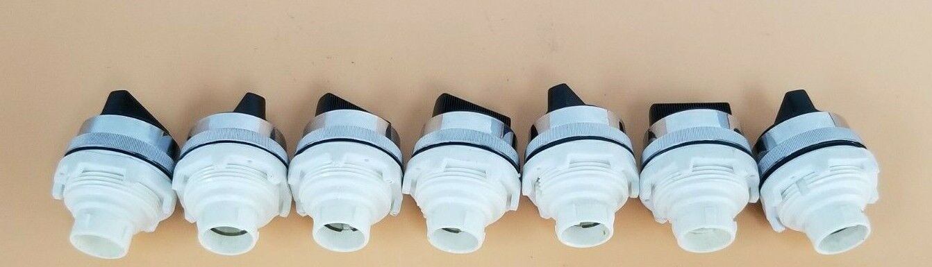 LOT OF 7 NEW GENERIC 2 POS 30MM SELECTOR SWITCHES LEFT-RIGHT Z-3755 Z3755