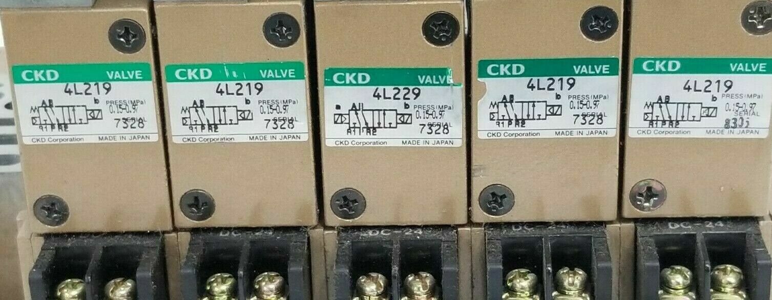 CKD 022001 MANIFOLD BLOCK W/ (5) 4L219 & (1) 4L229 SOLENOID VALVES, P5132M0R
