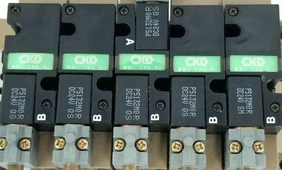 CKD 022001 MANIFOLD BLOCK W/ (5) 4L219 & (1) 4L229 SOLENOID VALVES, P5132M0R