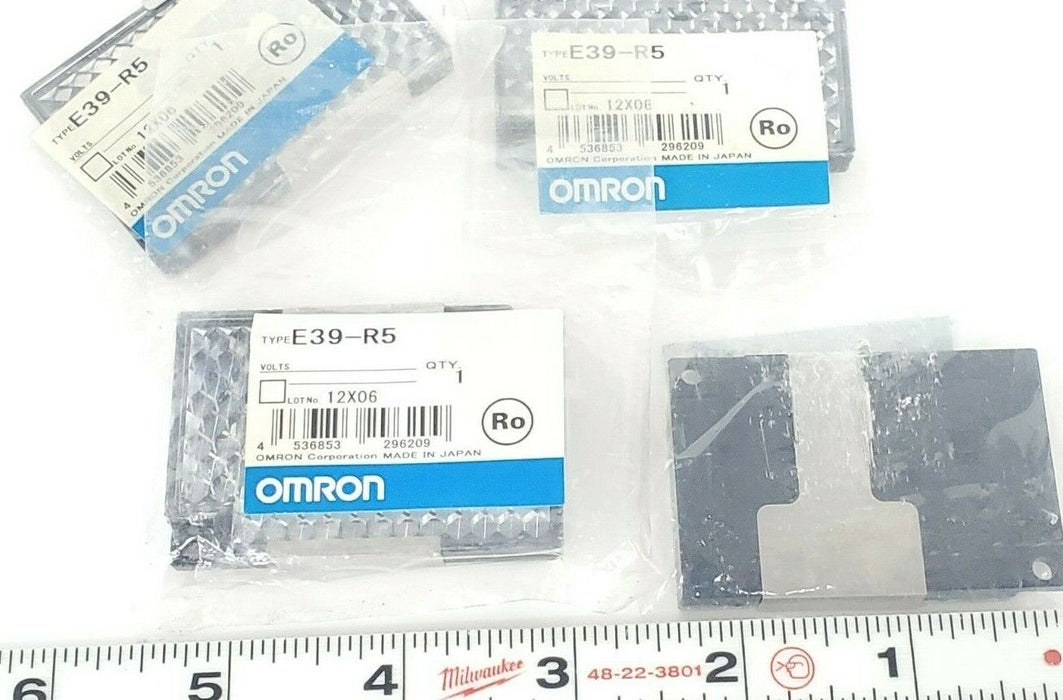 LOT OF 4 NEW OMRON E39-R5 REFLECTORS W/ CLIPS E39R5
