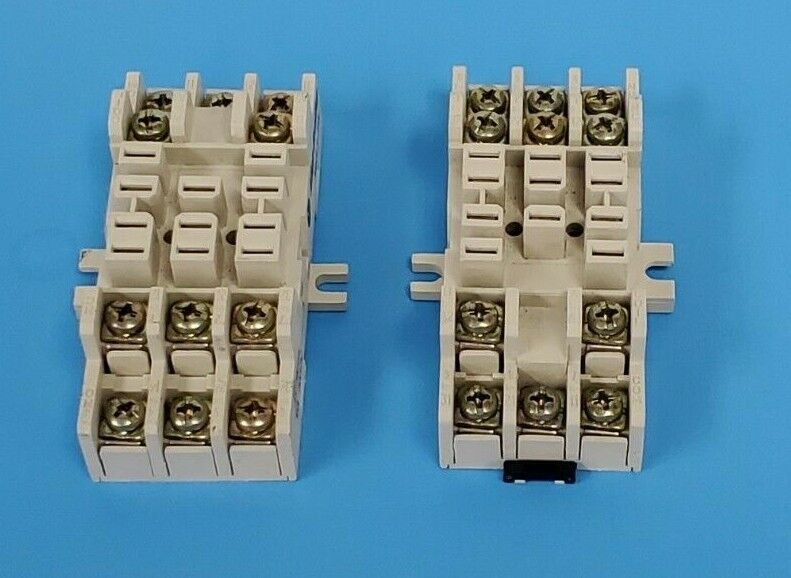 LOT OF 2 NEW ALLEN BRADLEY 700-HN154 RELAY SOCKETS 11-PIN 15 A 300 VAC SER. A