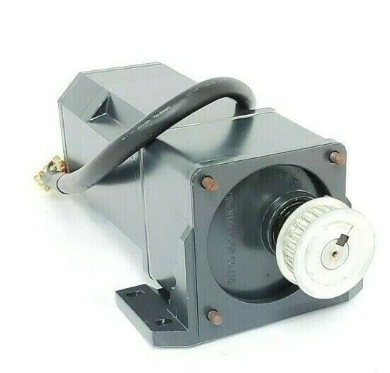 NEW ORIENTAL MOTOR KBLM460GD-CM VEXTA AC SERVO MOTOR 3000RPM W/ 4GD5K GEARHEAD