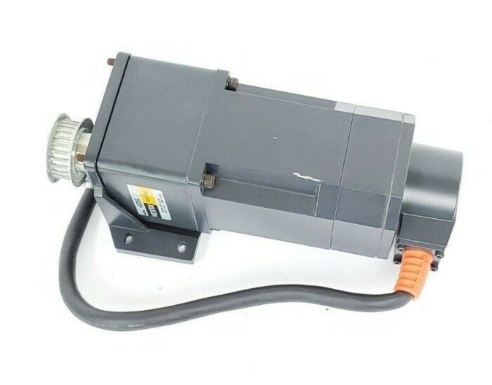 NEW ORIENTAL MOTOR KBLM460GD-CM VEXTA AC SERVO MOTOR 3000RPM W/ 4GD5K GEARHEAD