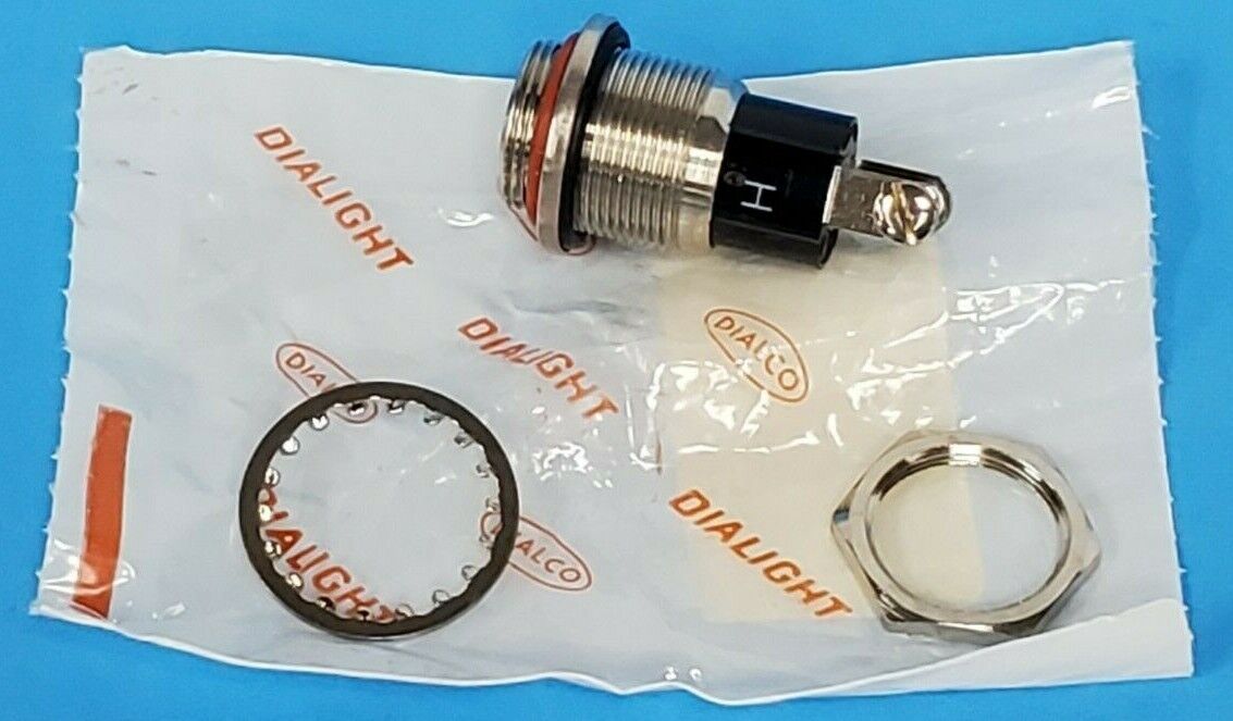 LOT OF 3 NEW DIALIGHT 125-1363-11-113 LAMP BASES D/C 9735 A 125136311113