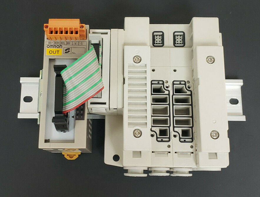 NEW SMC SS5V2-10PGD1-02DS-C8-D-X266 PLUG IN MANIFOLD SRT2-VOD16ML-1