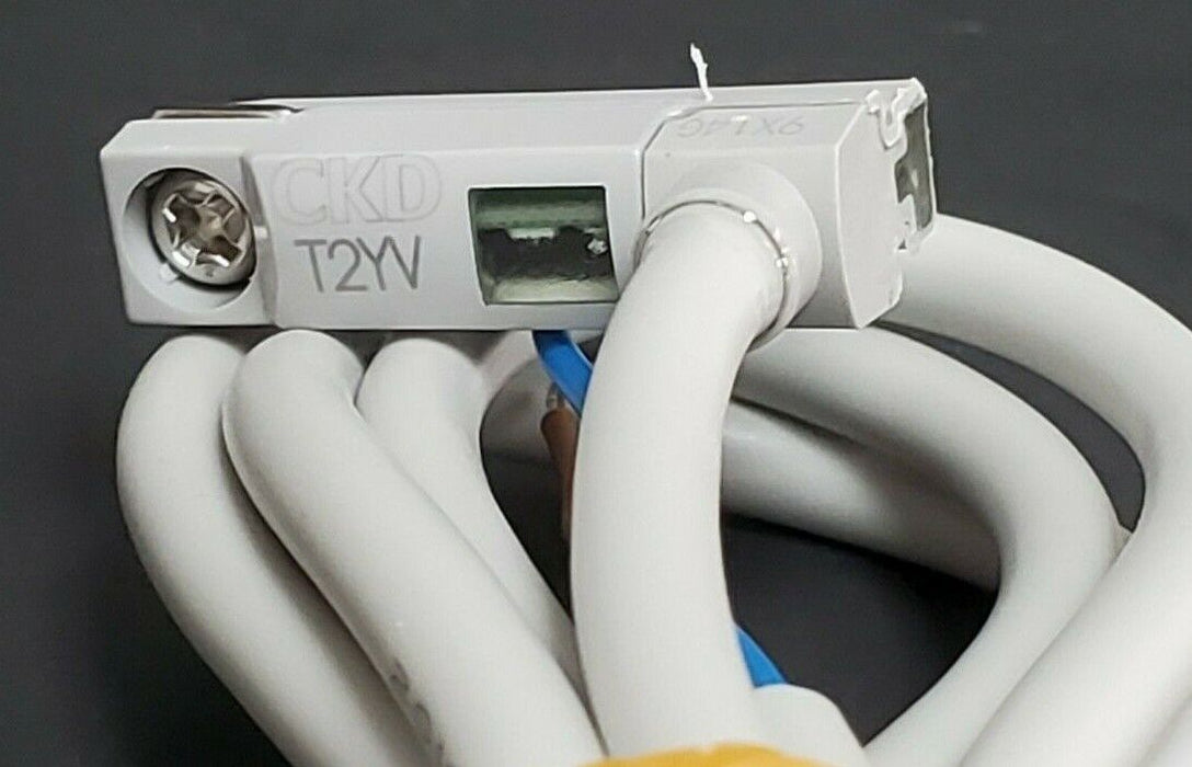 NEW CKD SSD2-L-25D-25-N-FA COMPACT CYLINDER W/ SSD2-FA-25 / T2YV SSD2L25D25NFA