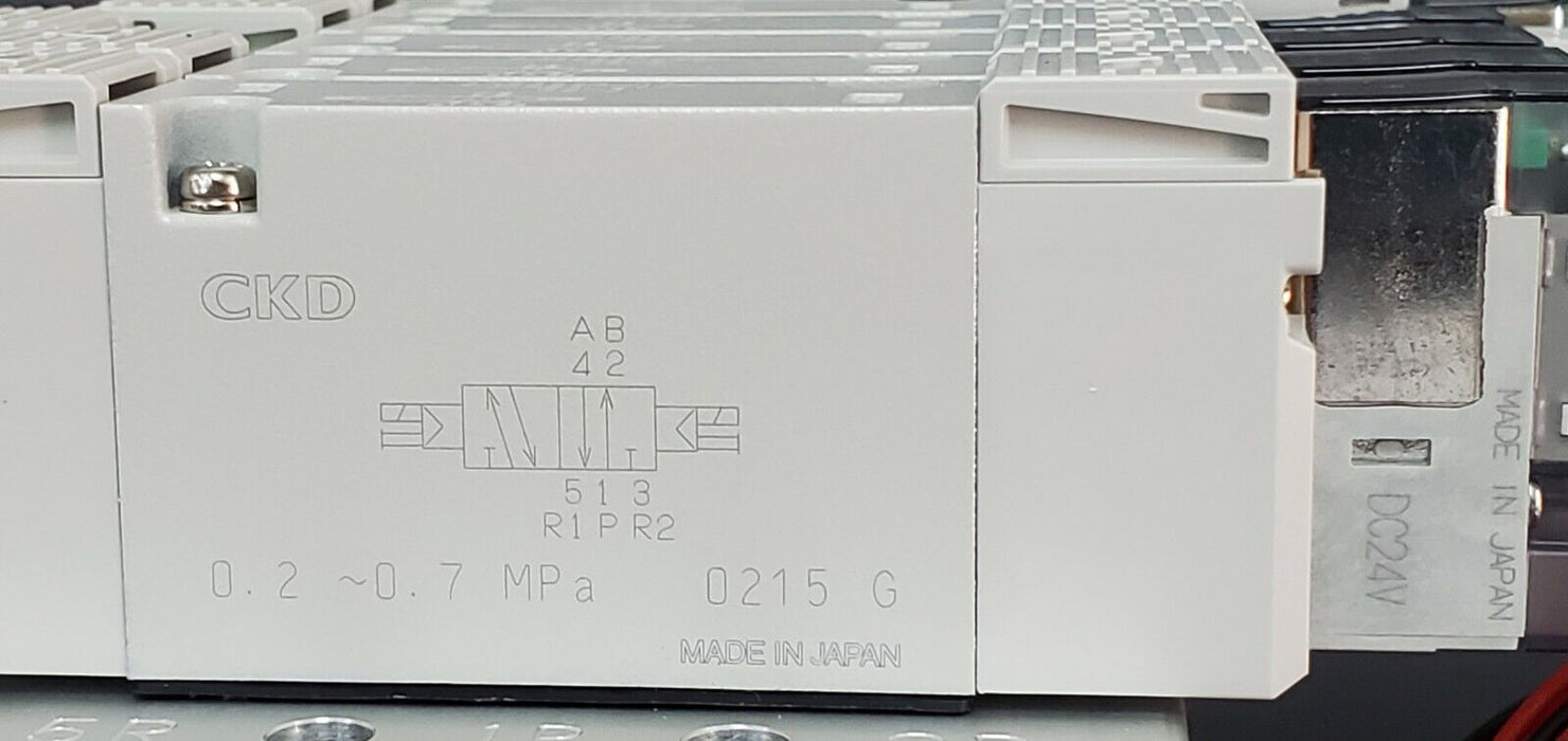 NIB CKD M4GE280R-06-E2-5-3 DISCRETE VALVE MANIFOLD ASSEMBLY M4GB120RC6E2HZ1D