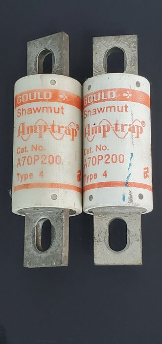 LOT OF 2 GOULD SHAWMUT A70P200 AMP-TRAP FUSES TYPE: 4