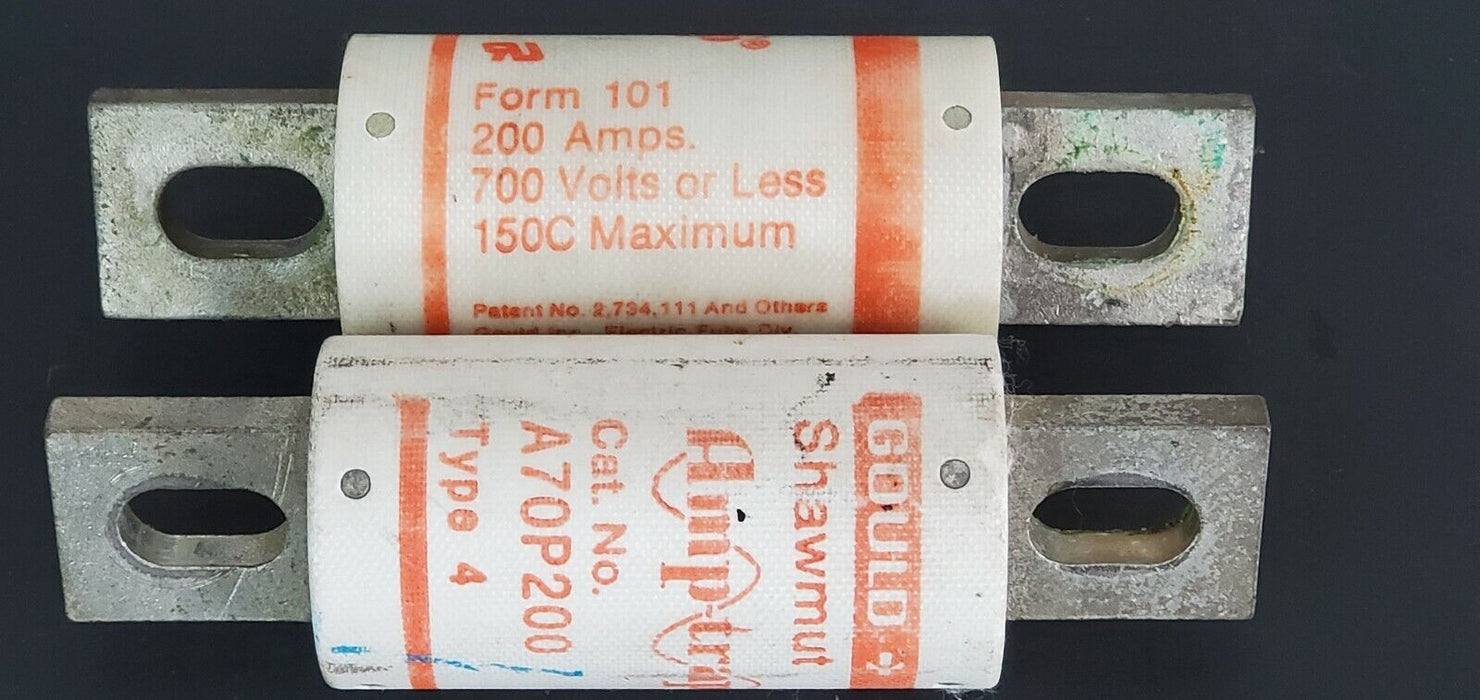 LOT OF 2 GOULD SHAWMUT A70P200 AMP-TRAP FUSES TYPE: 4