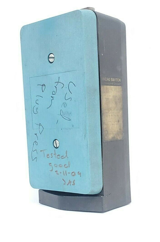 HONEYWELL FE-MLS8C PHOTOELECTRIC CONTROL 40 FOOT RANGE 115 VAC INPUT