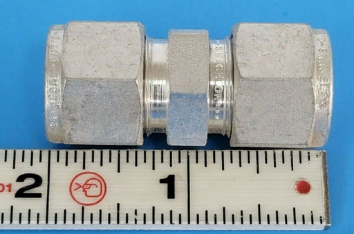 LOT OF 3 NEW SWAGELOK S-810-6 CARBON STEEL SWAGELOK TUBE FITTINGS 1/2''