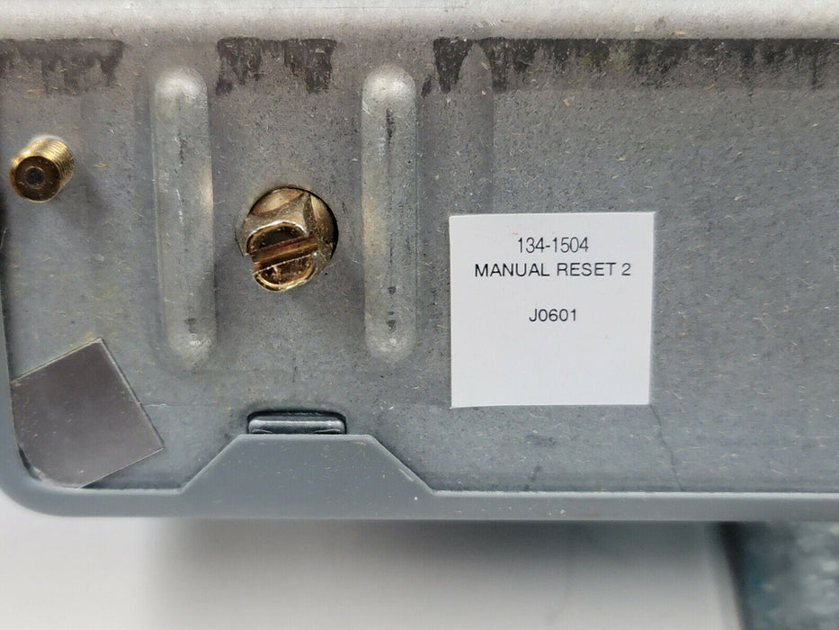 NIB SIEMENS 134-1504 TEMPERATURE CONTROL 1341504 W/ MANUAL RESET