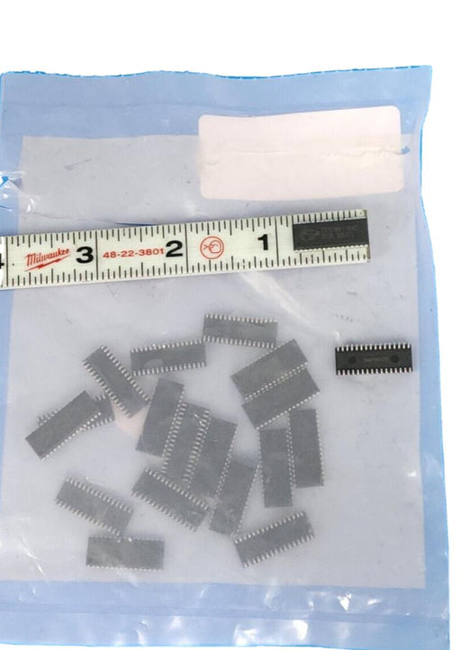 LOT OF 19 NEW CYPRESS SEMI CY7C18815VC STANDARD SRAM CHIPS