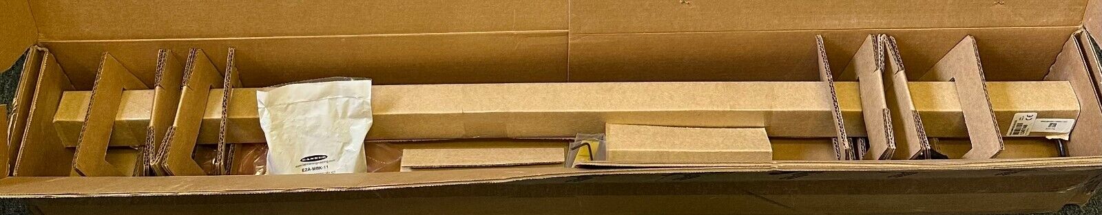 NEW BANNER SLSE14-900P8 / SLSE14900P8 EZ-SCREEN EMITTER LIGHT CURTAIN 136746