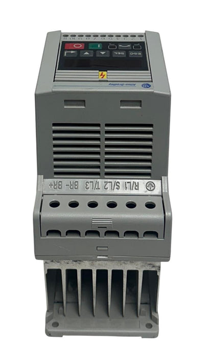 ALLEN BRADLEY 160-BA03NSF1P1 /C VARIABLE SPEED DRIVE SSC SERIES .75kW/1HP USNP