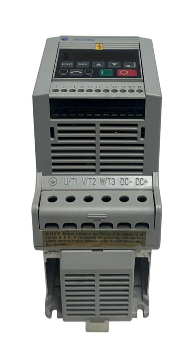 ALLEN BRADLEY 160-BA03NSF1P1 /C VARIABLE SPEED DRIVE SSC SERIES .75kW/1HP USNP