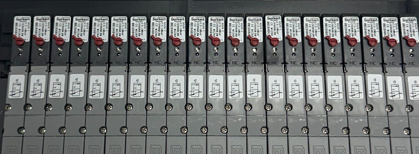 BURKERT 00302565 / 8640 VALVE ISLAND TERMINAL / 6524 VALVES 00184043 ASSY NSNP
