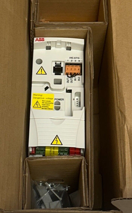 ABB ACS355-03U-04A1-4 / 3AUA0000058216 MACHINE DRIVE 1.5kW/2HP 400/480V NSMP