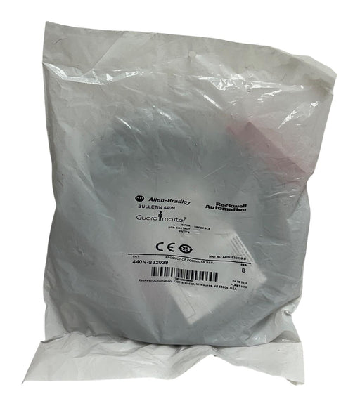 ALLEN BRADLEY 440N-S32039 /B Guardmaster SIPHA NON-CONTACT SWITCH 10M CABLE NSFS
