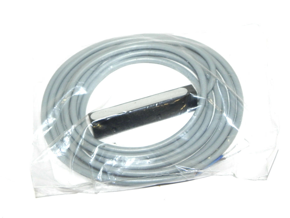 NEW BAUMER FSDM 08D9002 THROUGH BEAM EMITTER FSDM08D9002, 12-30 VDC