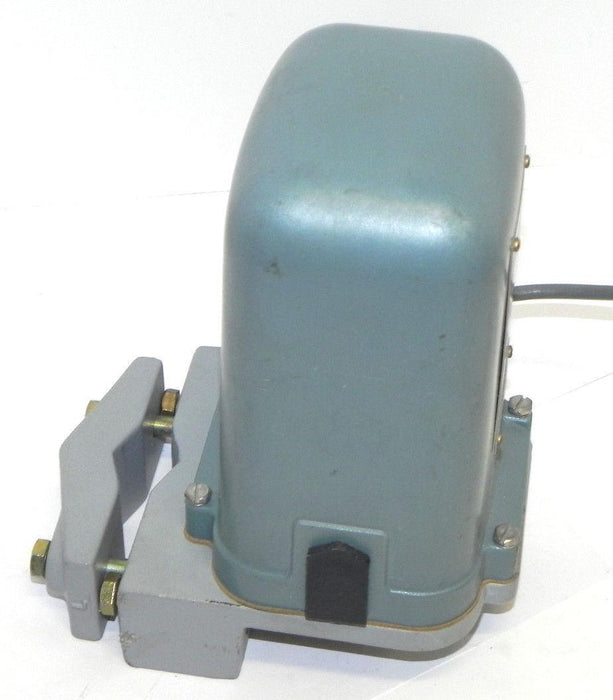 NEW FOXBORO MODEL 12A TEMPERATURE TRANSMITTER 3-15PSI OUTPUT 0-100 DEG. F INPUT