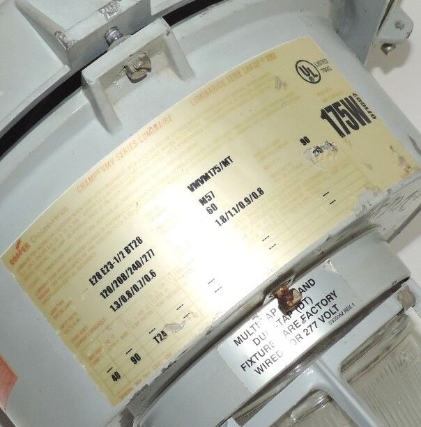 CROUSE HINDS VMVM175/MT LIGHT FIXTURE, INPUT 210 WATTS, 60 HZ, VMVMN175MT