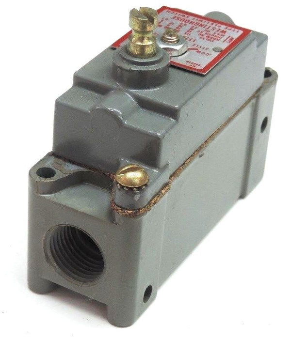 NIB WESTINGHOUSE 1776706 TYPE PLS LIMIT SWITCH W/O LEVER