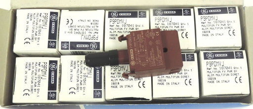 NIB GENERAL ELECTRIC P9PDMVJ LAMP HOLDER FULL VOLTAGE REF. # 187041 (BOX OF 10)