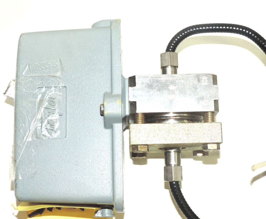 TAYLOR 323T MEDIUM RANGE PNEUMATIC TRANSMITTER 323TD00263-10-87 W/ 2 316-L SEALS