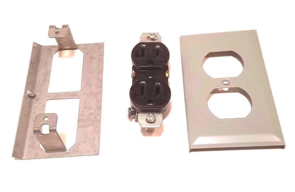 LOT OF 2 NEW WIREMOLD G34043GE DUPLEX GROUNDING RECEPTACLES AND PLATES G3043GE