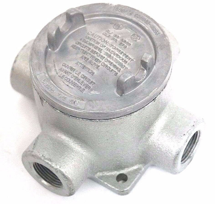 NIB CROUSE-HINDS EABX26 CONDUIT OUTLET BOX WITH COVER SIZE: 3/4''