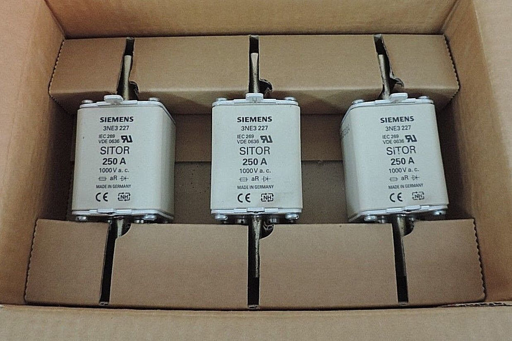 BOX OF 3 NEW SIEMENS 3NE3227 FUSES SITOR 250A, 1000VA.C.