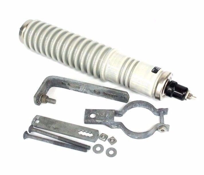 NEW JOSLYN 8305062 18KV ZQ MOV ARESSTER 15.3KV MCOV DISTRIB 8134C0018J001