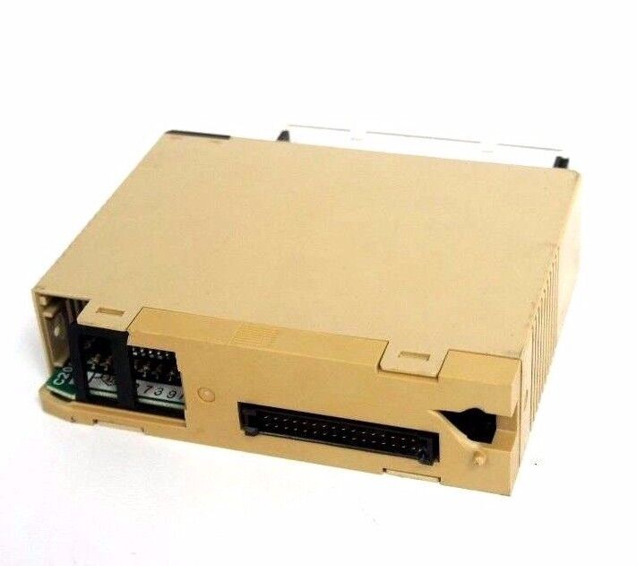 OMRON C200H-OC222 OUTPUT MODULE UNIT 2A/POINT, 8A/UNIT,  250VAC/24VDC