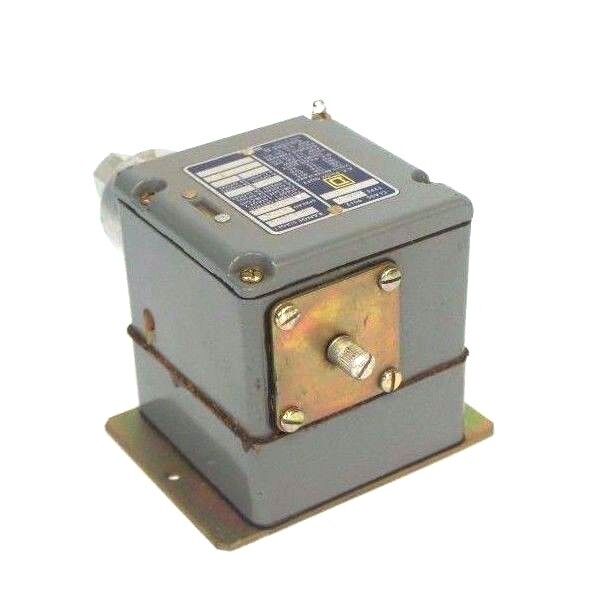 SQUARE D 9012-DCW8 PRESSURE SWITCH SER B, 20-150 PSI RANGE, 9012DCW8